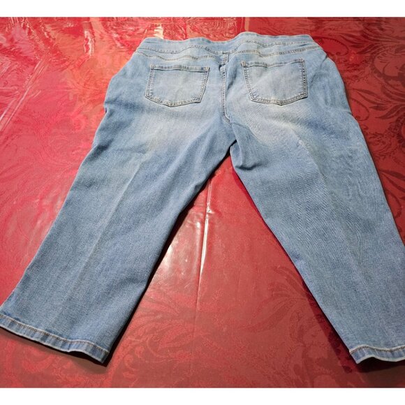 Croft & Barrow Womens Sz 18 Denim Capri Jeans W/Pockets Casual Comfort Stretchy - Picture 4 of 10